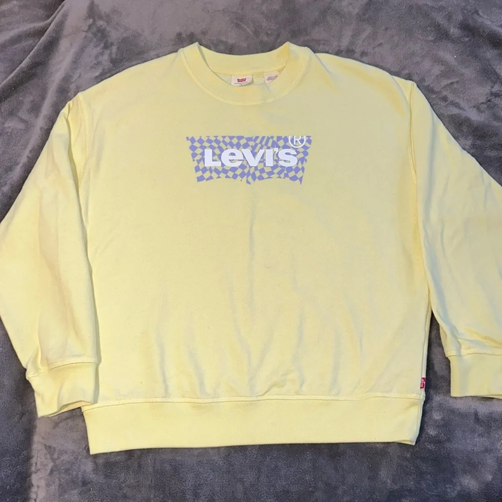 Levi’s Crewneck - Picture 2 of 9